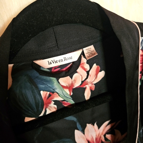 La Vie En Rose Classic Satin Floral Kimono/Robe - Picture 7 of 8